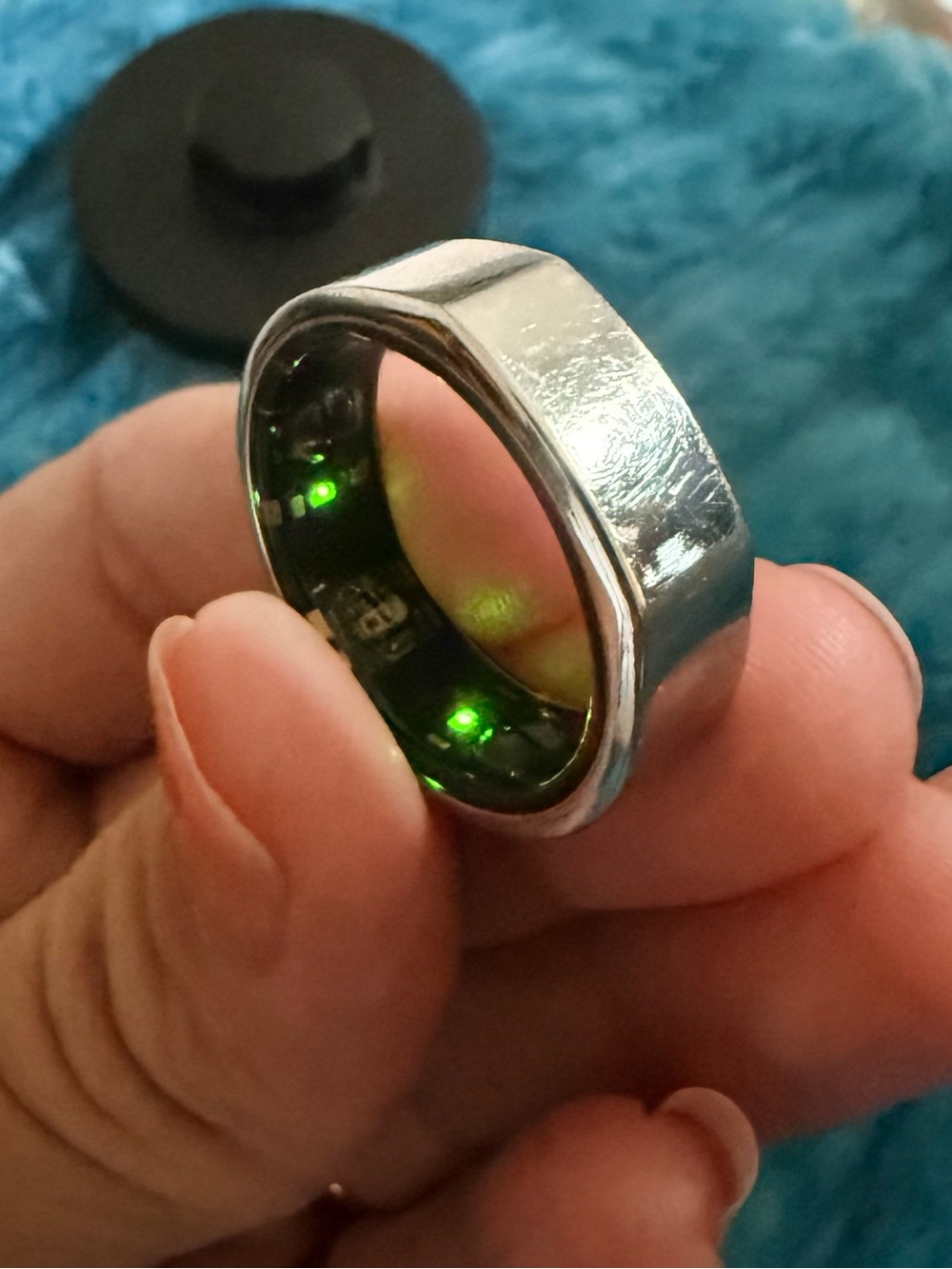 Size 11–Oura Silver Smart Ring - Picture 2 of 11